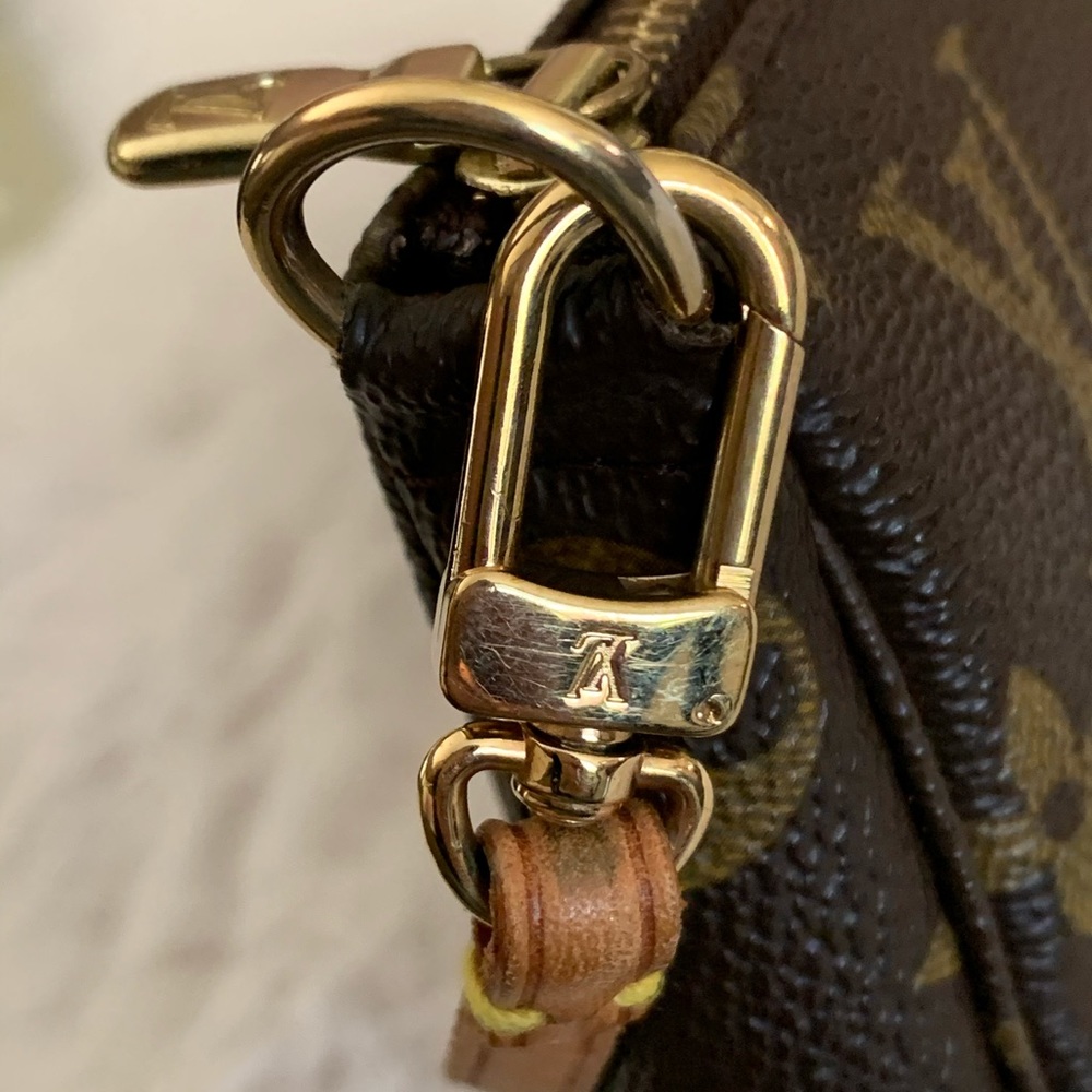 ❌❌SOLD❌❌ LV Pochette accessories, Monogram